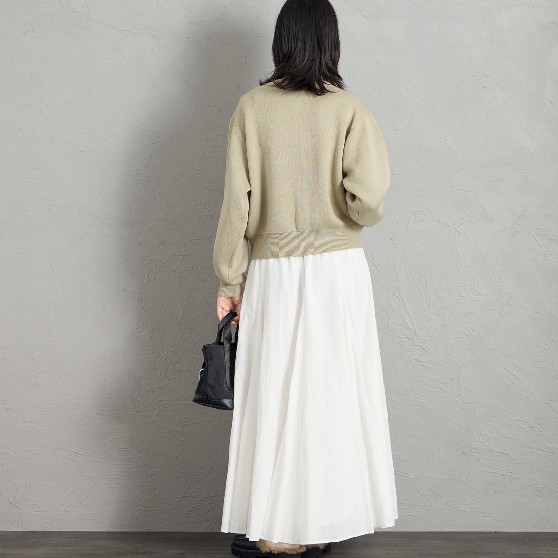 KELTY [ケルティ] 別注 ワンポイントロゴ クルーネックニットカーディガン [KE263W30IN01-JF] SAGE &&モデル身長：162cm 着用サイズ：M&&