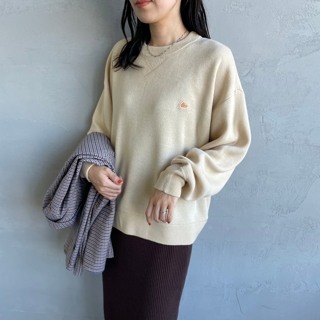 KELTY [ケルティ] 別注 ワンポイントロゴ スウェットライクニット [KE26W001-JF] OATMEAL &&モデル身長：160cm 着用サイズ：M&&