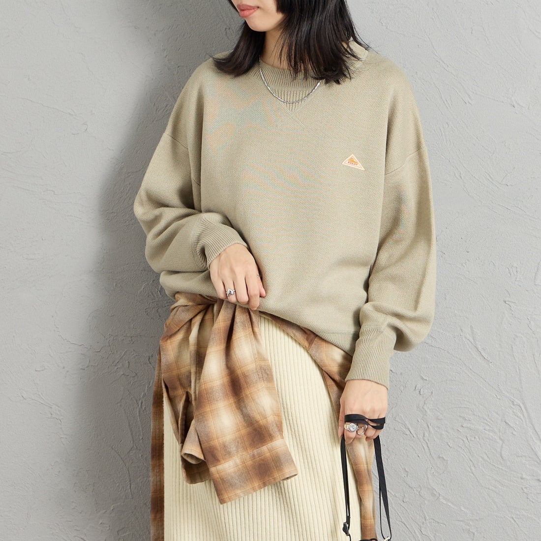 KELTY [ケルティ] 別注 ワンポイントロゴ スウェットライクニット [KE26W001-JF] SAGE &&モデル身長：162cm 着用サイズ：M&&