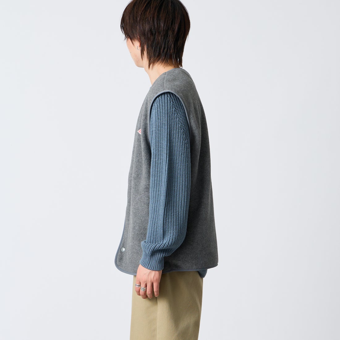 DANTON [ダントン] フリースノーカラーベスト [DT-A0799] DK.GREY &&モデル身長：177cm 着用サイズ：44&&