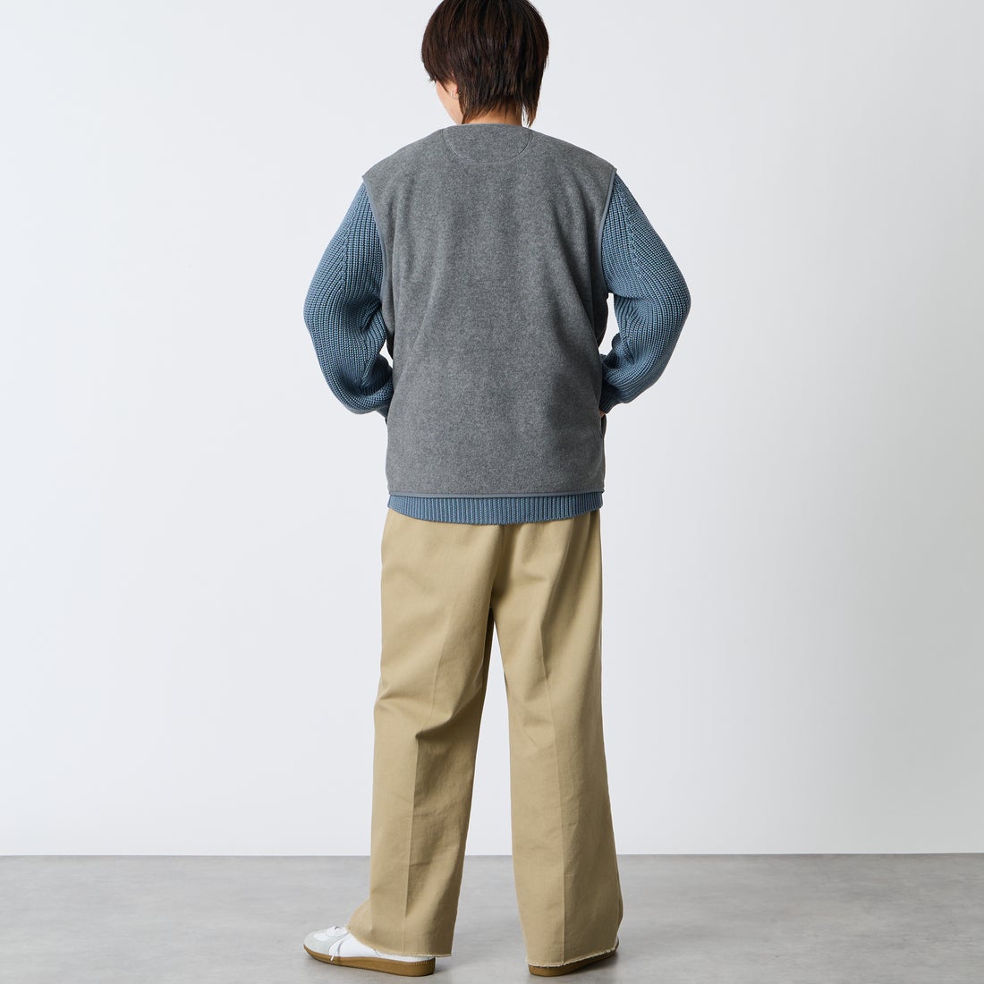 DANTON [ダントン] フリースノーカラーベスト [DT-A0799] DK.GREY &&モデル身長：177cm 着用サイズ：44&&