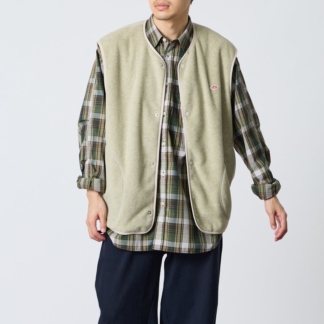 DANTON [ダントン] フリースノーカラーベスト [DT-A0799] MARBLE &&モデル身長：168cm 着用サイズ：44&&