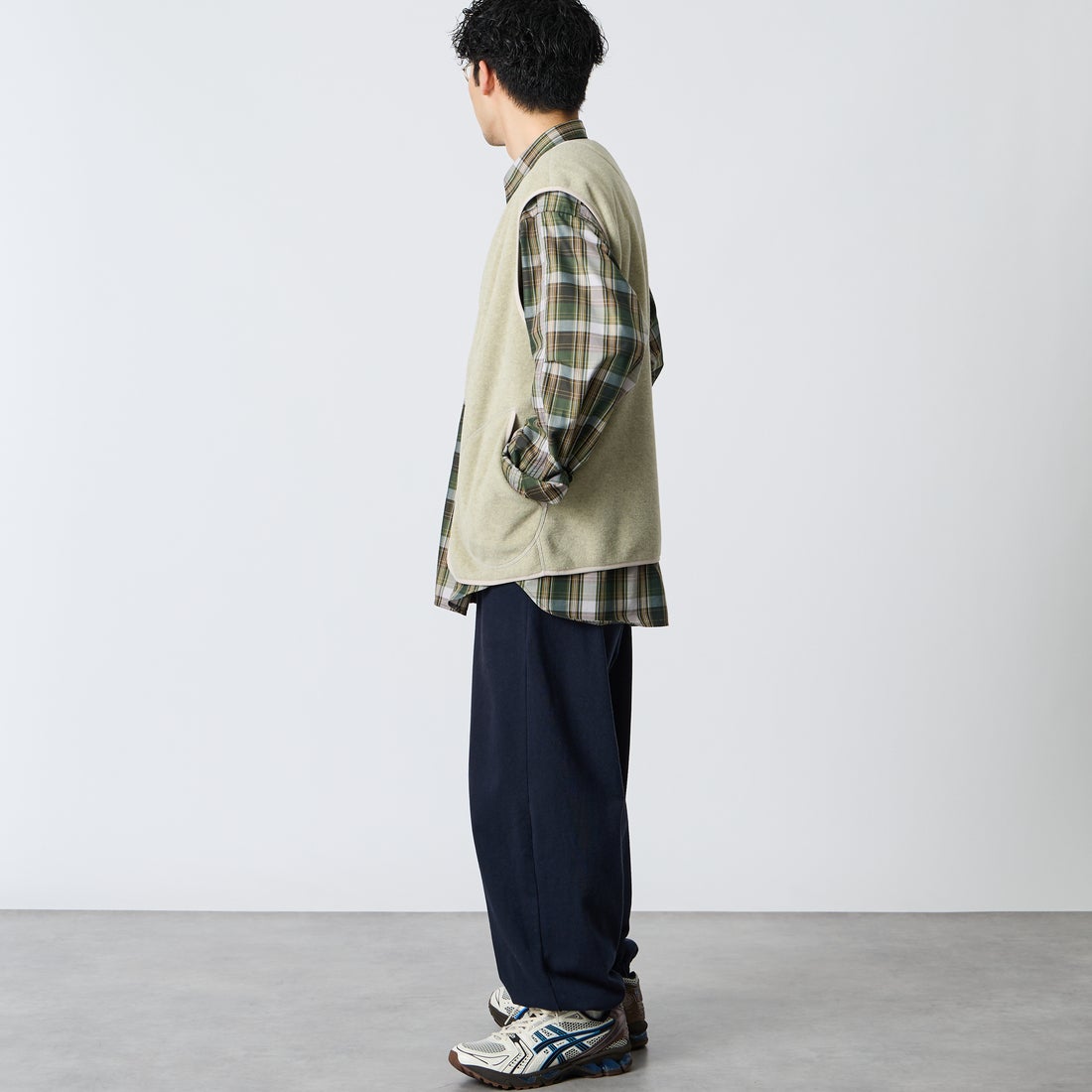 DANTON [ダントン] フリースノーカラーベスト [DT-A0799] MARBLE &&モデル身長：168cm 着用サイズ：44&&