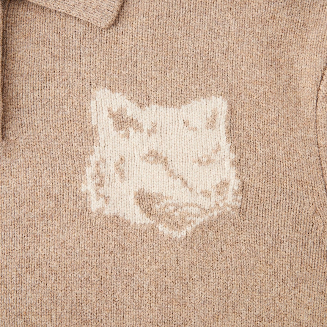 MAISON KITSUNE [メゾン キツネ] フォックスヘッド インターシャ メリノ ポロ ジャンパー [MRWKL00KM0329] 0626 TAUPE