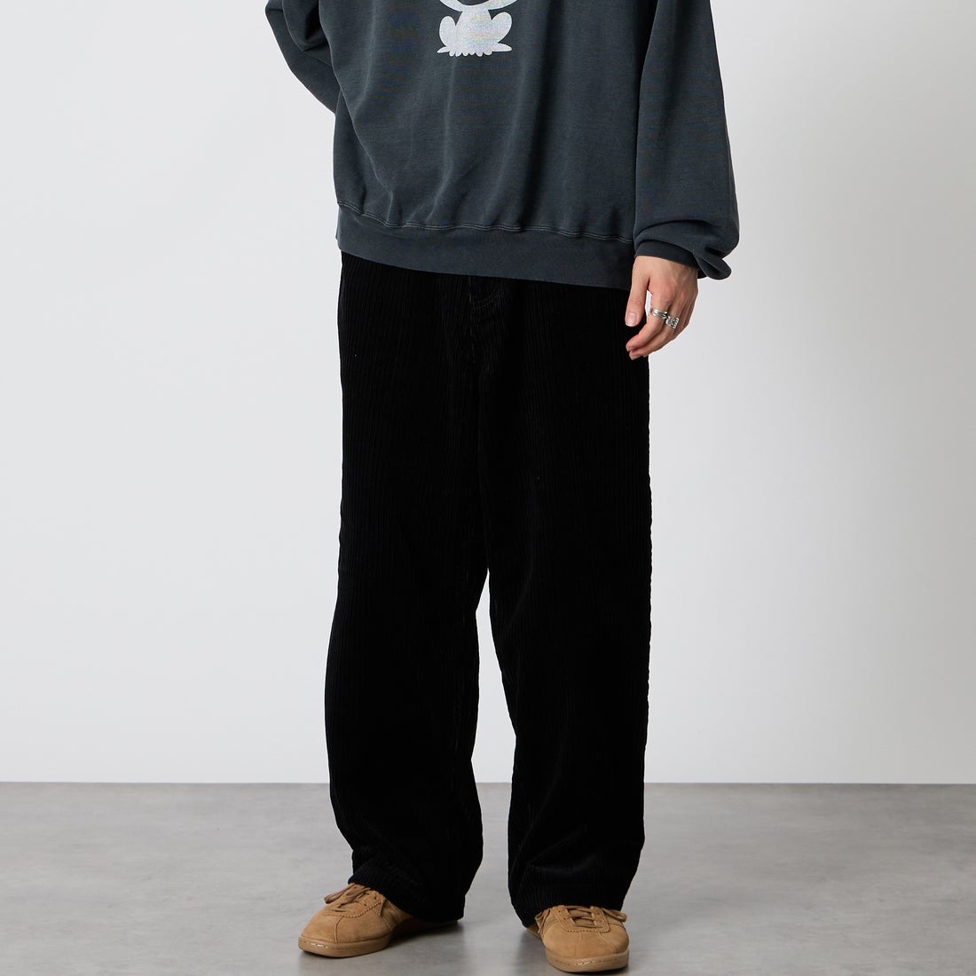 SEDAN ALL-PURPOSE [セダン オールパーパス] CORDUROY BAGGY JEANS [SD26F-PT06] BLACK &&モデル身長：177cm 着用サイズ：M&&