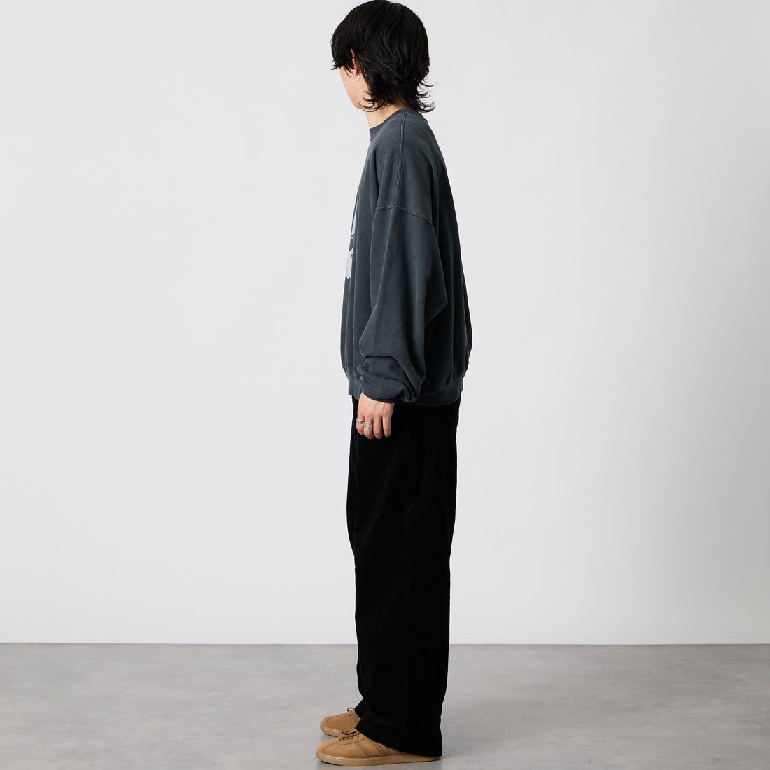 SEDAN ALL-PURPOSE [セダン オールパーパス] CORDUROY BAGGY JEANS [SD26F-PT06] BLACK &&モデル身長：177cm 着用サイズ：M&&
