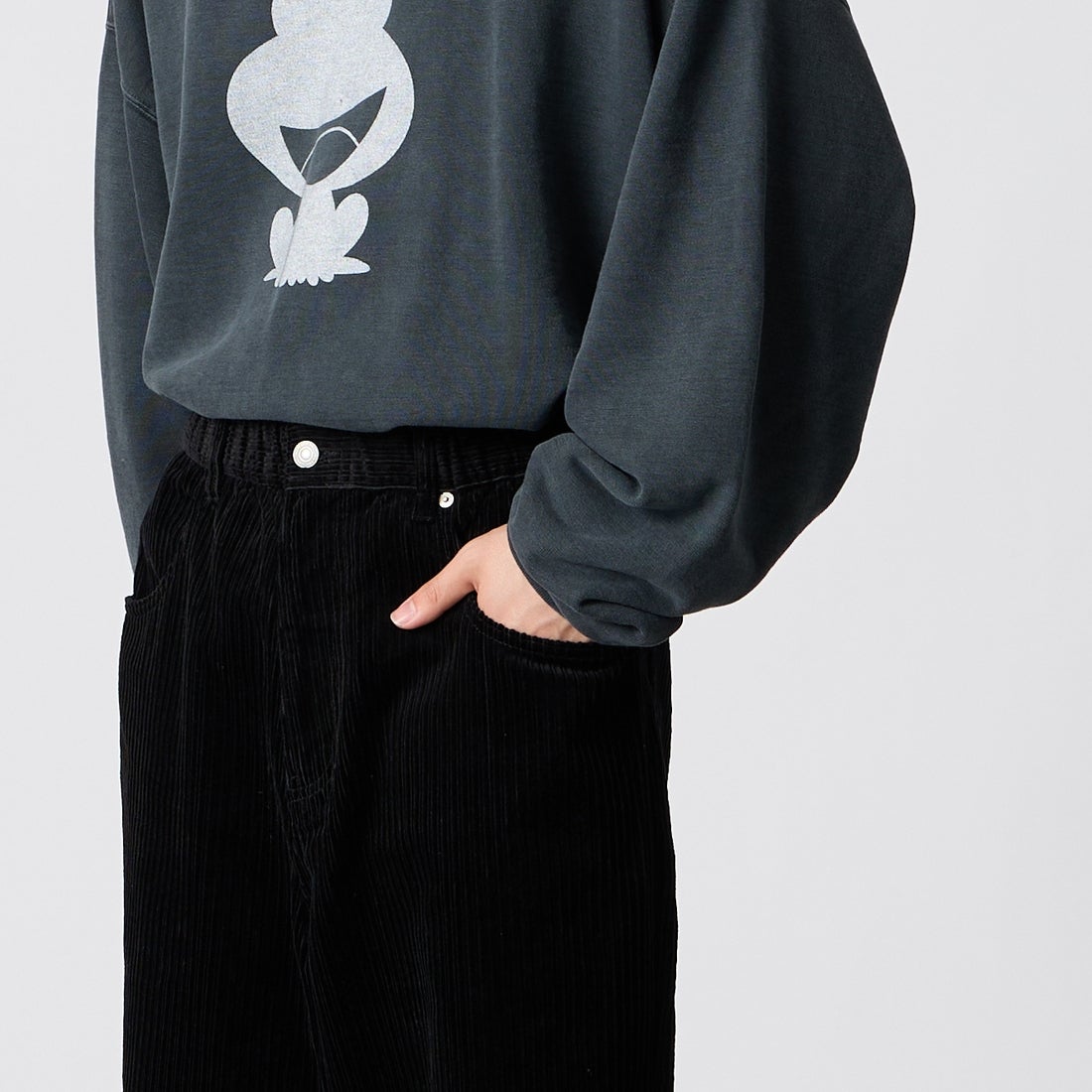 SEDAN ALL-PURPOSE [セダン オールパーパス] CORDUROY BAGGY JEANS [SD26F-PT06] BLACK &&モデル身長：177cm 着用サイズ：M&&