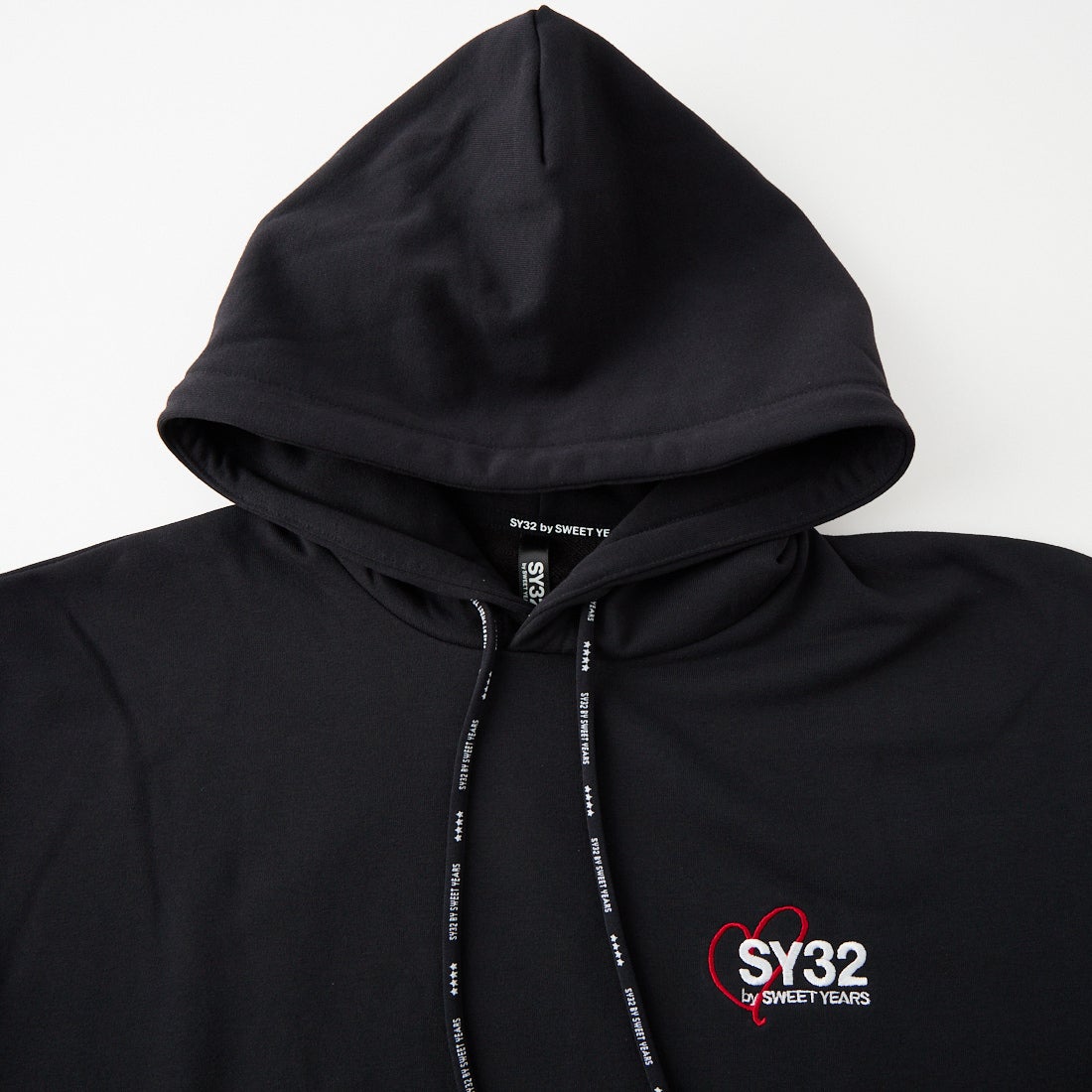 SY32 [エスワイサーティトゥ] 刺繍 オーバーサイズ プルオーバーフーディ [32-26A1-20] BLACK