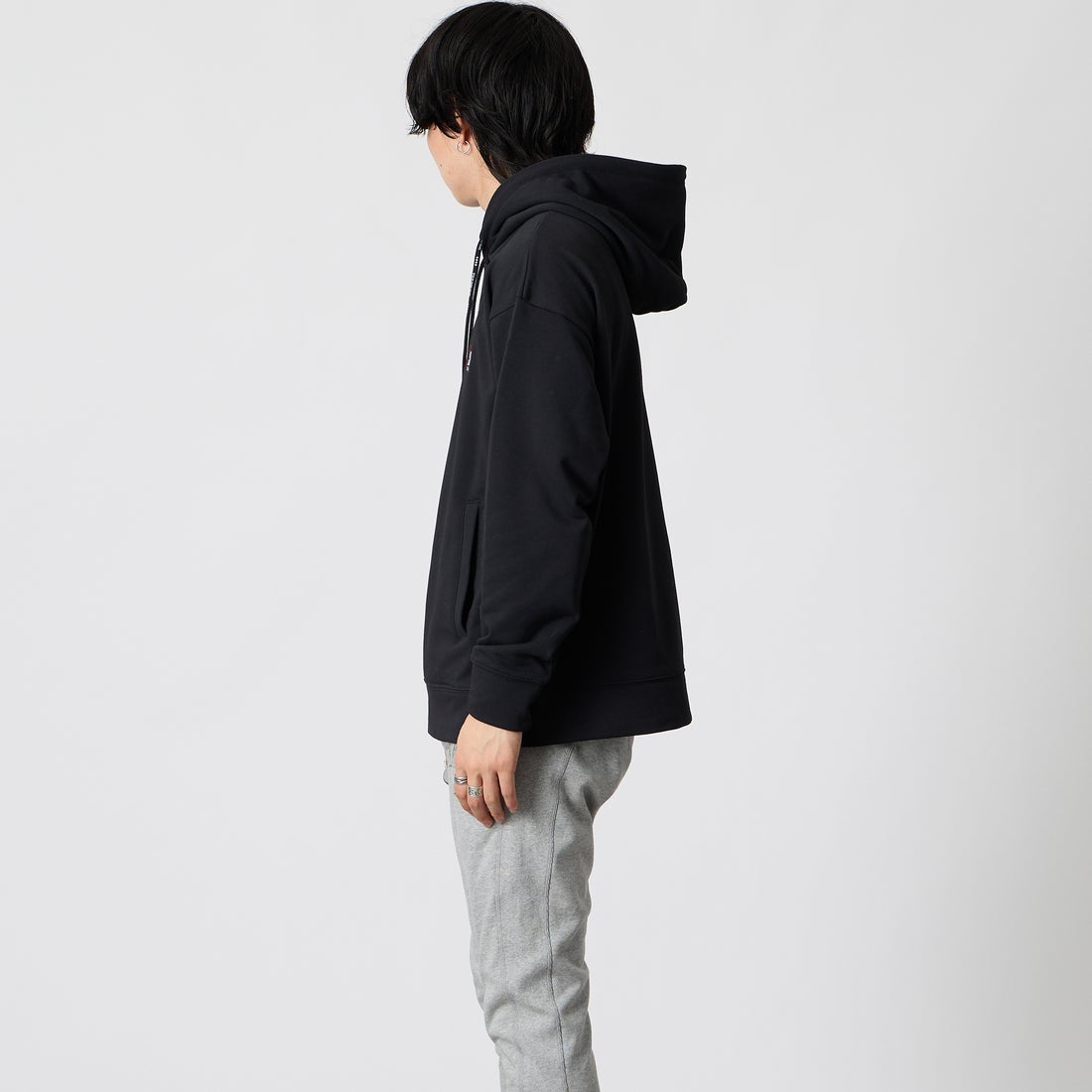 SY32 [エスワイサーティトゥ] 刺繍 オーバーサイズ プルオーバーフーディ [32-26A1-20] BLACK &&モデル身長：177cm 着用サイズ：M&&