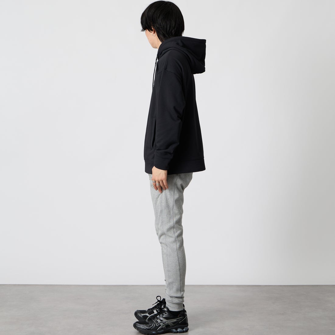 SY32 [エスワイサーティトゥ] 刺繍 オーバーサイズ プルオーバーフーディ [32-26A1-20] BLACK &&モデル身長：177cm 着用サイズ：M&&