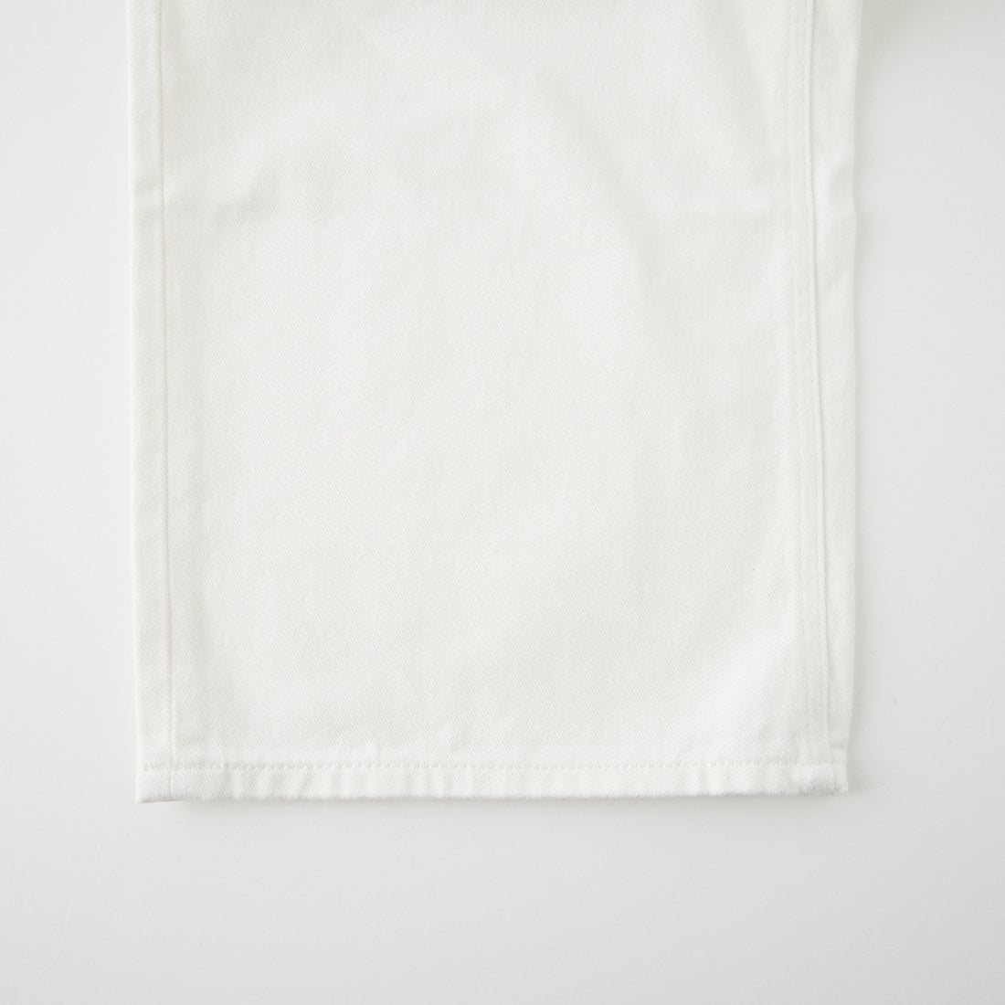 GBH [ジービーエイチ] ワイド シンチバックジーンズ [APC1PT130WHS] WHITE