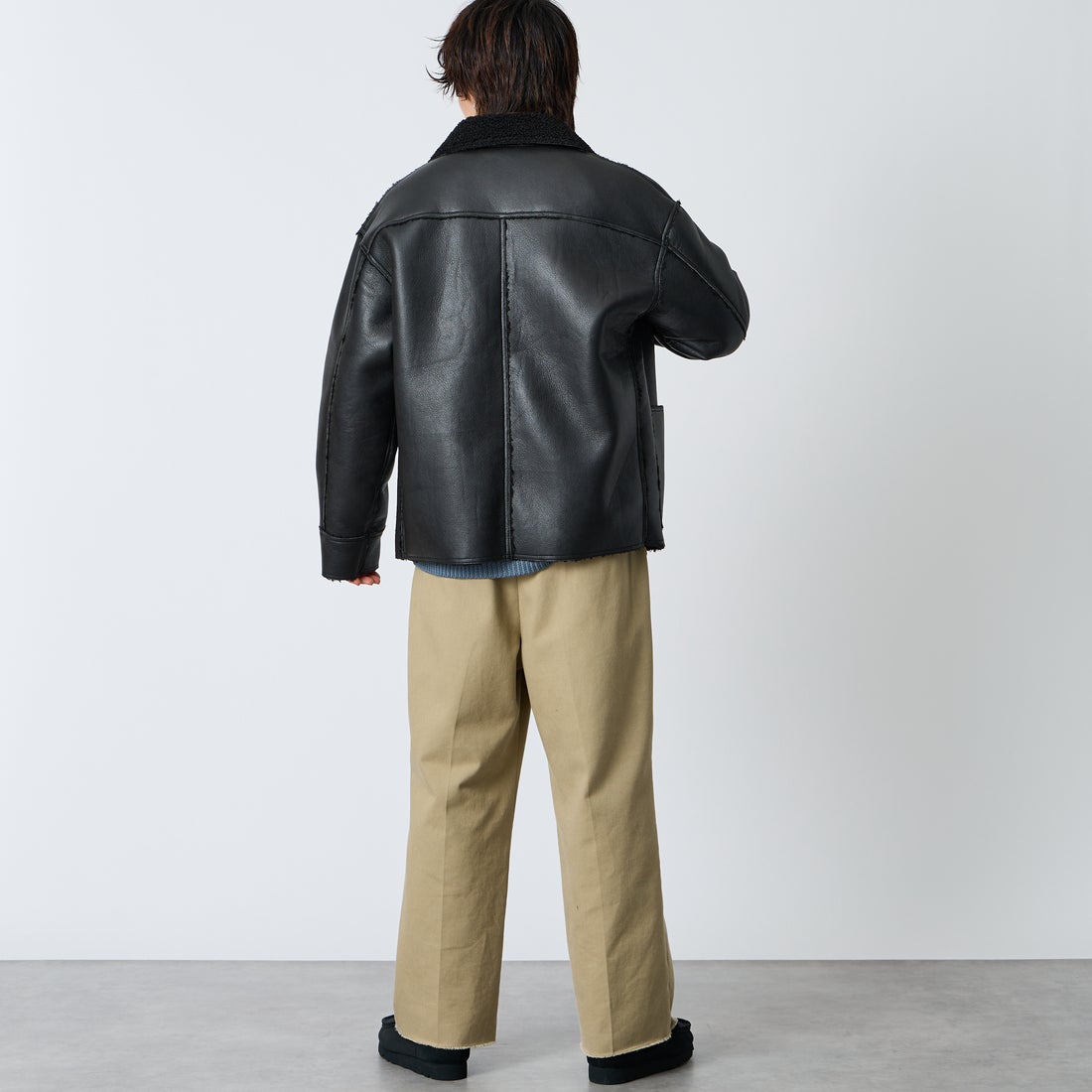 UNIVERSAL OVERALL [ユニバーサルオーバーオール] 別注 リバーシブル フェイクレザー ボアジャケット [U2633413IN-JF] BLACK &&モデル身長：177cm 着用サイズ：L&&
