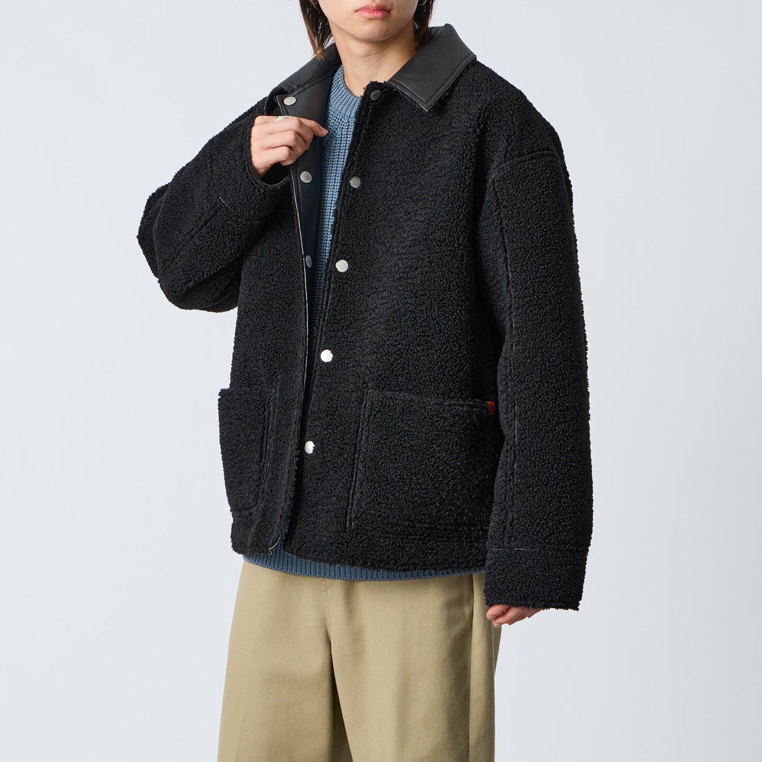 UNIVERSAL OVERALL [ユニバーサルオーバーオール] 別注 リバーシブル フェイクレザー ボアジャケット [U2633413IN-JF] BLACK &&モデル身長：177cm 着用サイズ：L&&