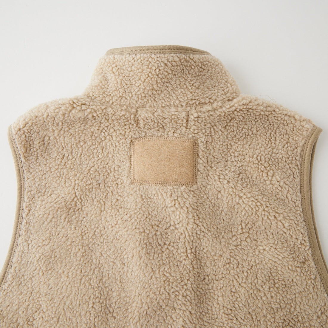 tumugu: [ツムグ] ジェシーボア×フリースベスト [TC26314] 10 BEIGE