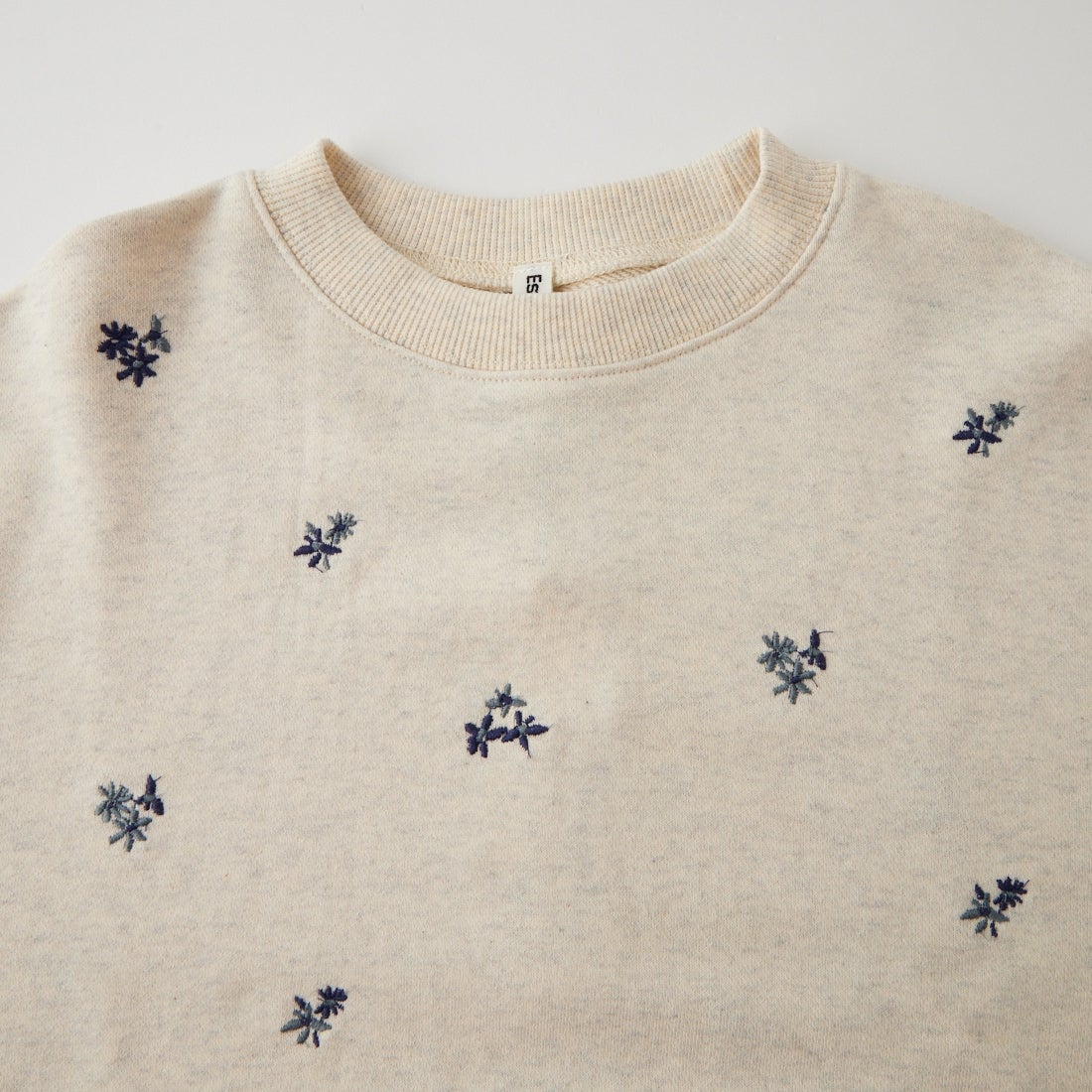 ESTROISLOSE [エストゥロワルーズ] フラワー刺繍裏毛プルオーバー [EC26309] 03 OATMEAL