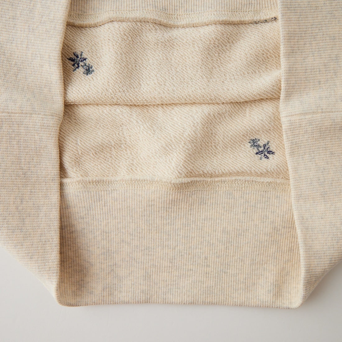ESTROISLOSE [エストゥロワルーズ] フラワー刺繍裏毛プルオーバー [EC26309] 03 OATMEAL
