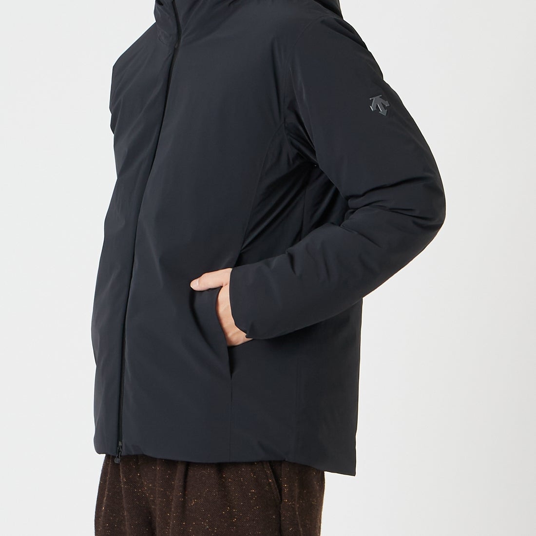 DESCENTE ALLTERRAIN [デサントオルテライン] 水沢ダウン インビジブルダウンジャケット [DU6FDJM4M] BK00 &&モデル身長：175cm 着用サイズ：M&&