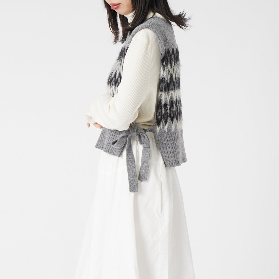 CHIGNON [シニヨン] シャギージャガードレイヤードベスト [9265-417YL] GRAY &&モデル身長：162cm 着用サイズ：F&&