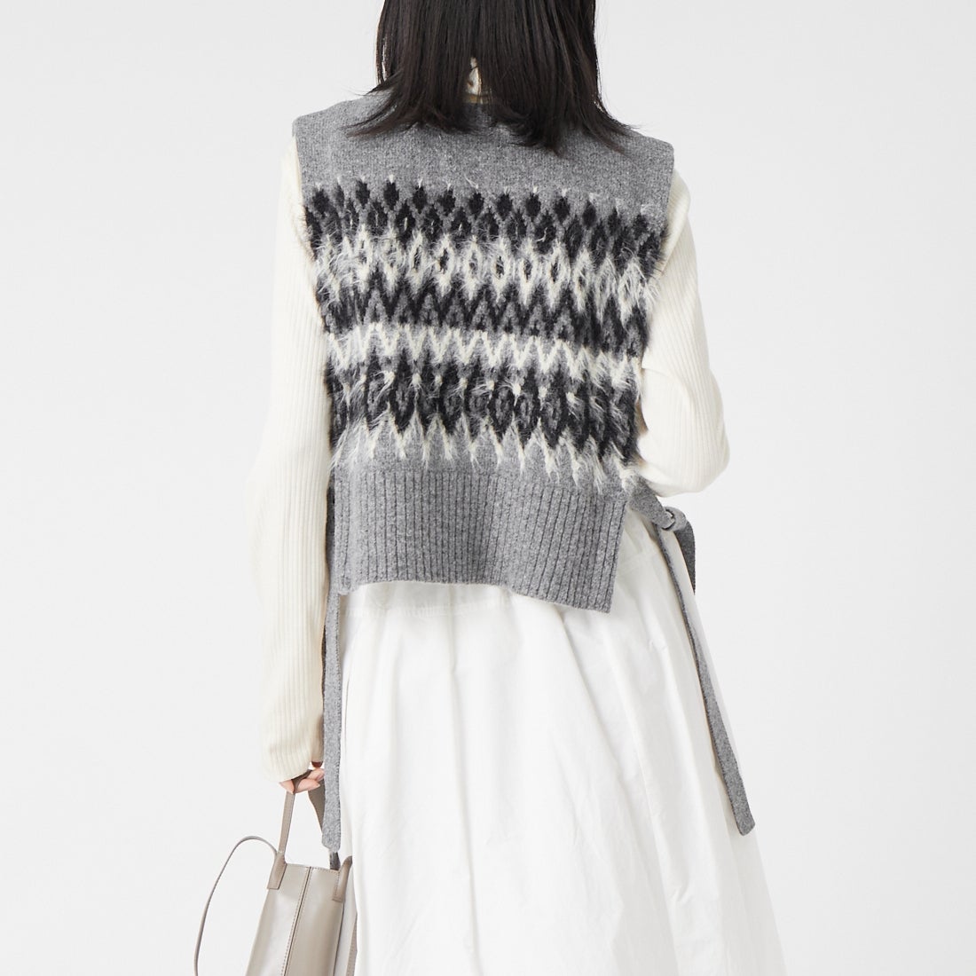 CHIGNON [シニヨン] シャギージャガードレイヤードベスト [9265-417YL] GRAY &&モデル身長：162cm 着用サイズ：F&&