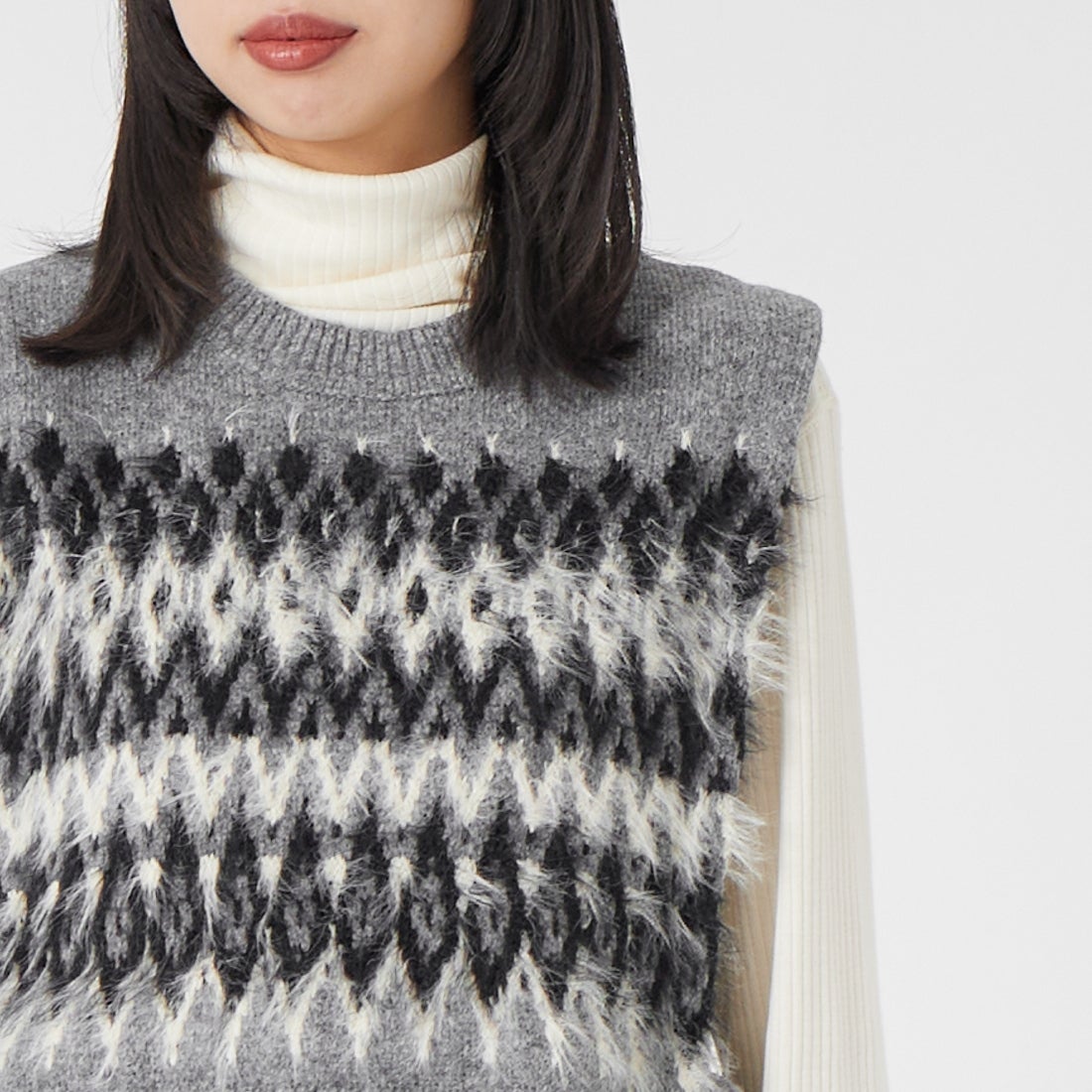 CHIGNON [シニヨン] シャギージャガードレイヤードベスト [9265-417YL] GRAY &&モデル身長：162cm 着用サイズ：F&&