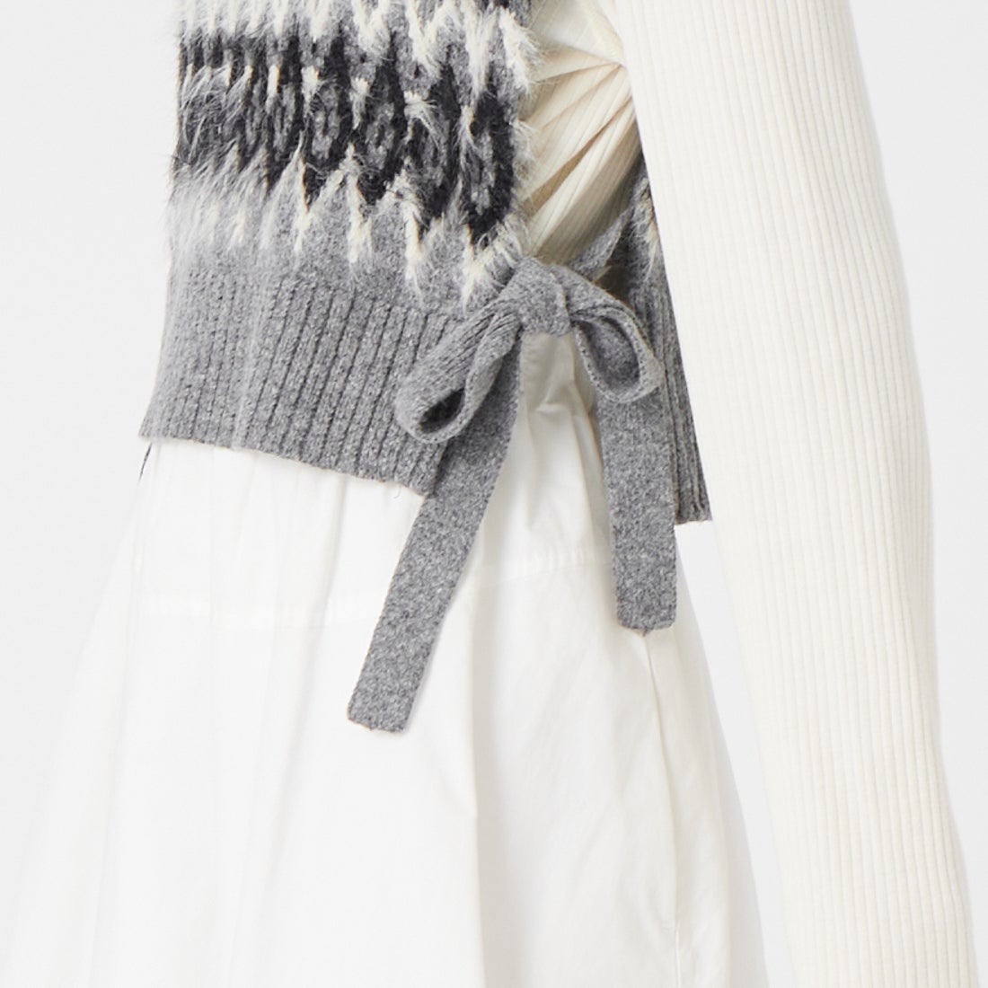 CHIGNON [シニヨン] シャギージャガードレイヤードベスト [9265-417YL] GRAY &&モデル身長：162cm 着用サイズ：F&&
