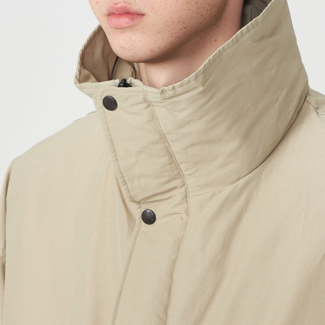 THE NORTH FACE PURPLE LABEL [ザ ノースフェイス パープルレーベル] ダブルピークフィールドダウンコート [N25FB106] BE BEIGE &&モデル身長：177cm 着用サイズ：M&&