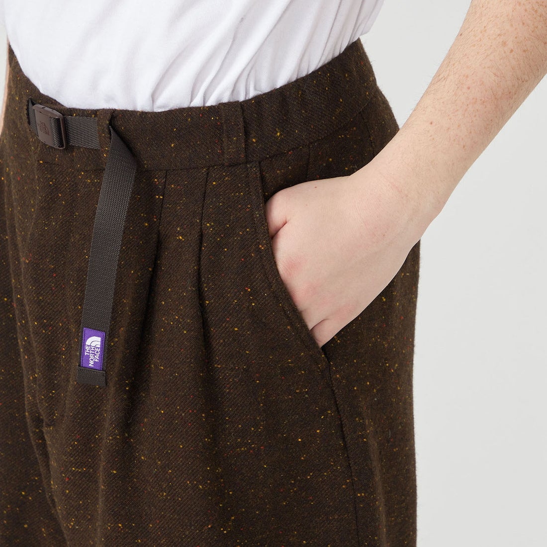 THE NORTH FACE PURPLE LABEL [ザ ノースフェイス パープルレーベル] コットンウールカラーネップフィールドパンツ [N26FC068] BR BROWN &&モデル身長：177cm 着用サイズ：32&&