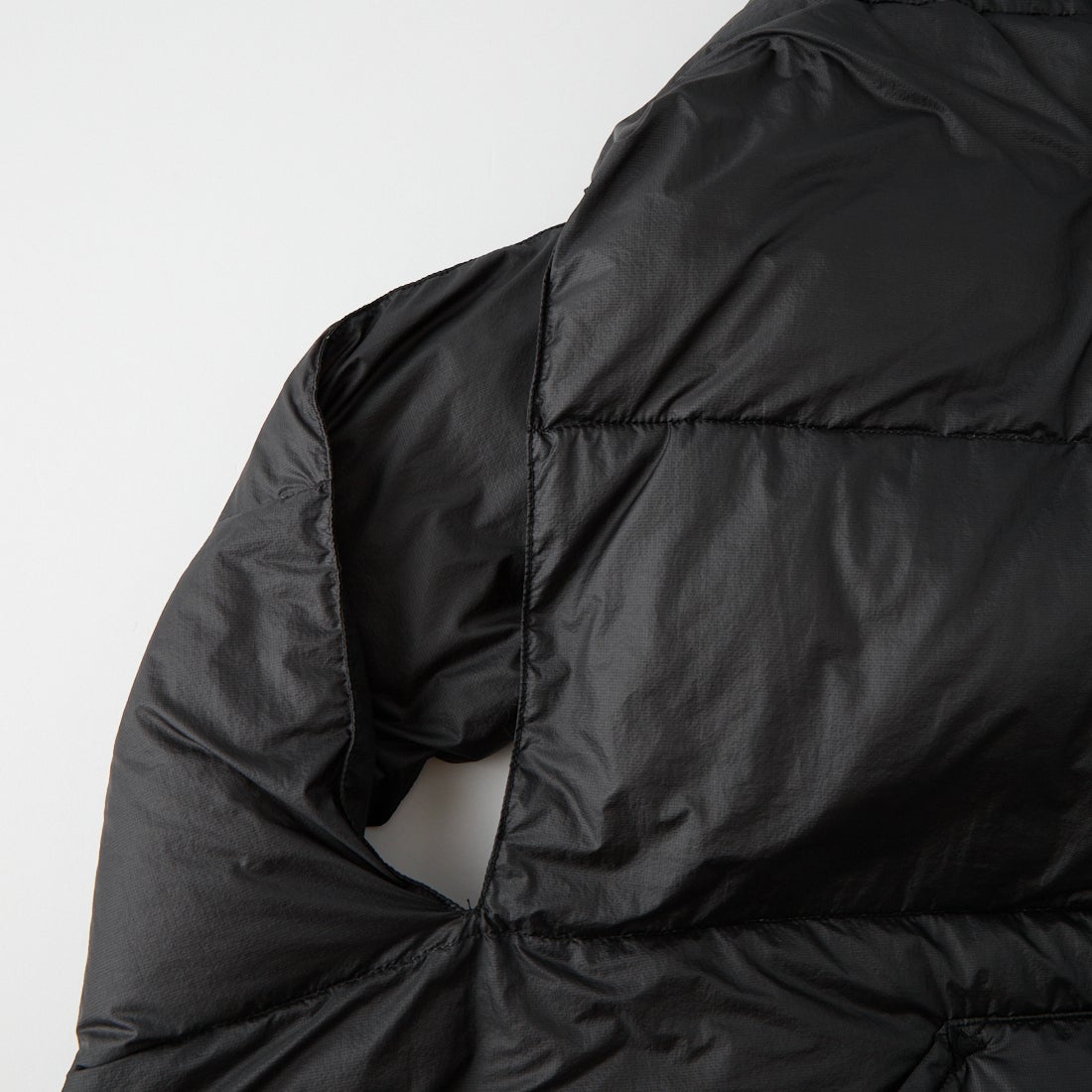 THE NORTH FACE PURPLE LABEL [ザ ノースフェイス パープルレーベル] フィールドダウンケープ [N26FK061] K BLACK