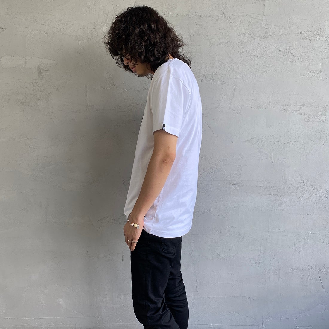 DEUS EX MACHINA [デウス エクス マキナ] SHIELD Tシャツ [T-DMW41808E] WHITE&&モデル身長：173cm 着用サイズ：S&&