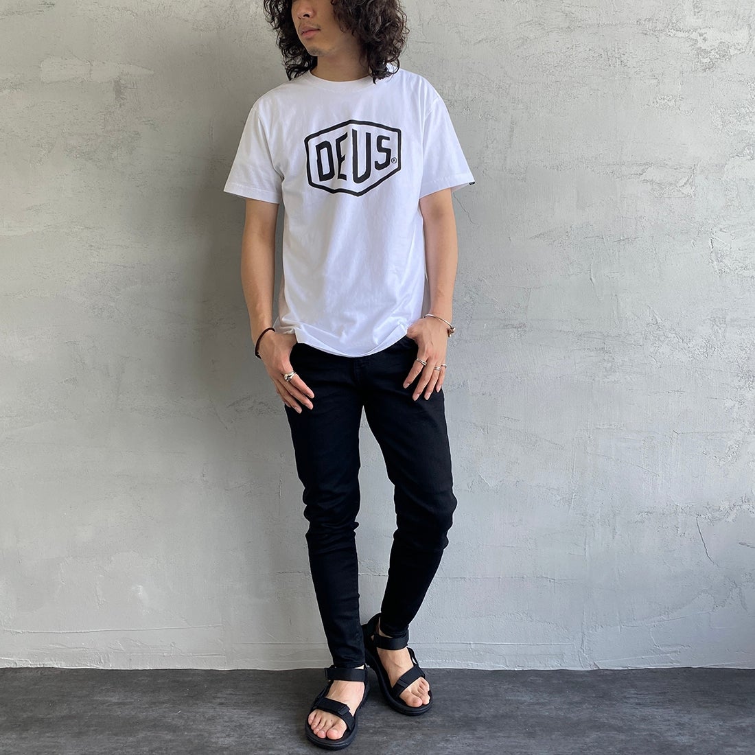 DEUS EX MACHINA [デウス エクス マキナ] SHIELD Tシャツ [T-DMW41808E] WHITE&&モデル身長：173cm 着用サイズ：S&&