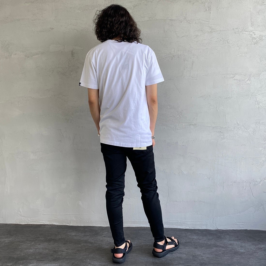 DEUS EX MACHINA [デウス エクス マキナ] SHIELD Tシャツ [T-DMW41808E] WHITE&&モデル身長：173cm 着用サイズ：S&&