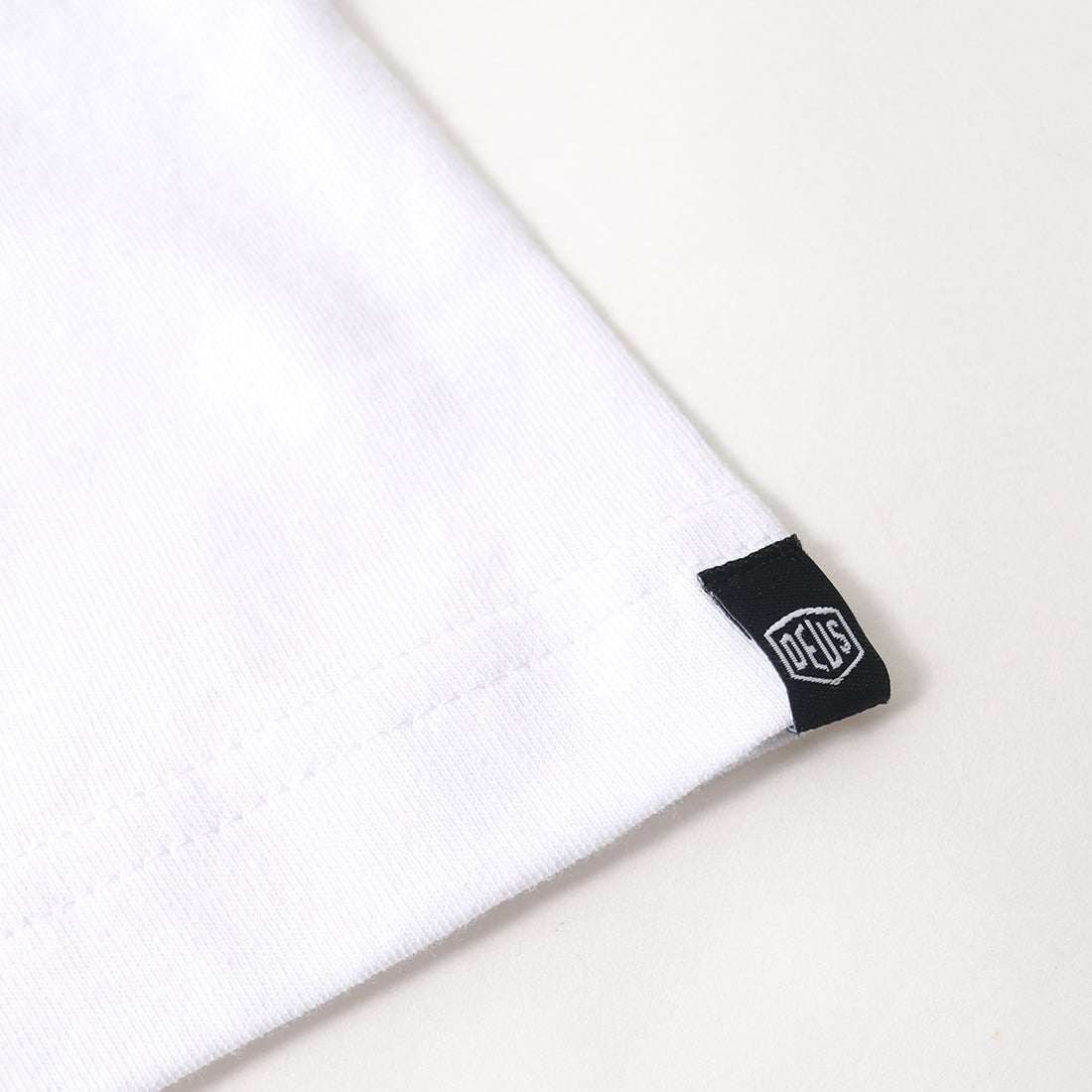 DEUS EX MACHINA [デウス エクス マキナ] SHIELD Tシャツ [T-DMW41808E] WHITE