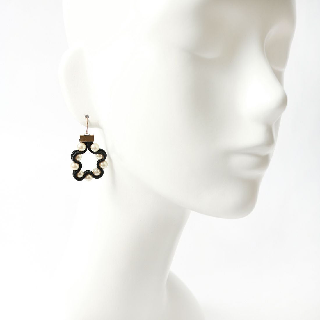 STELLA CIFFON [ステラシフォン] 樹脂パールラウンドピアス [AST-P71] 80 BLACK