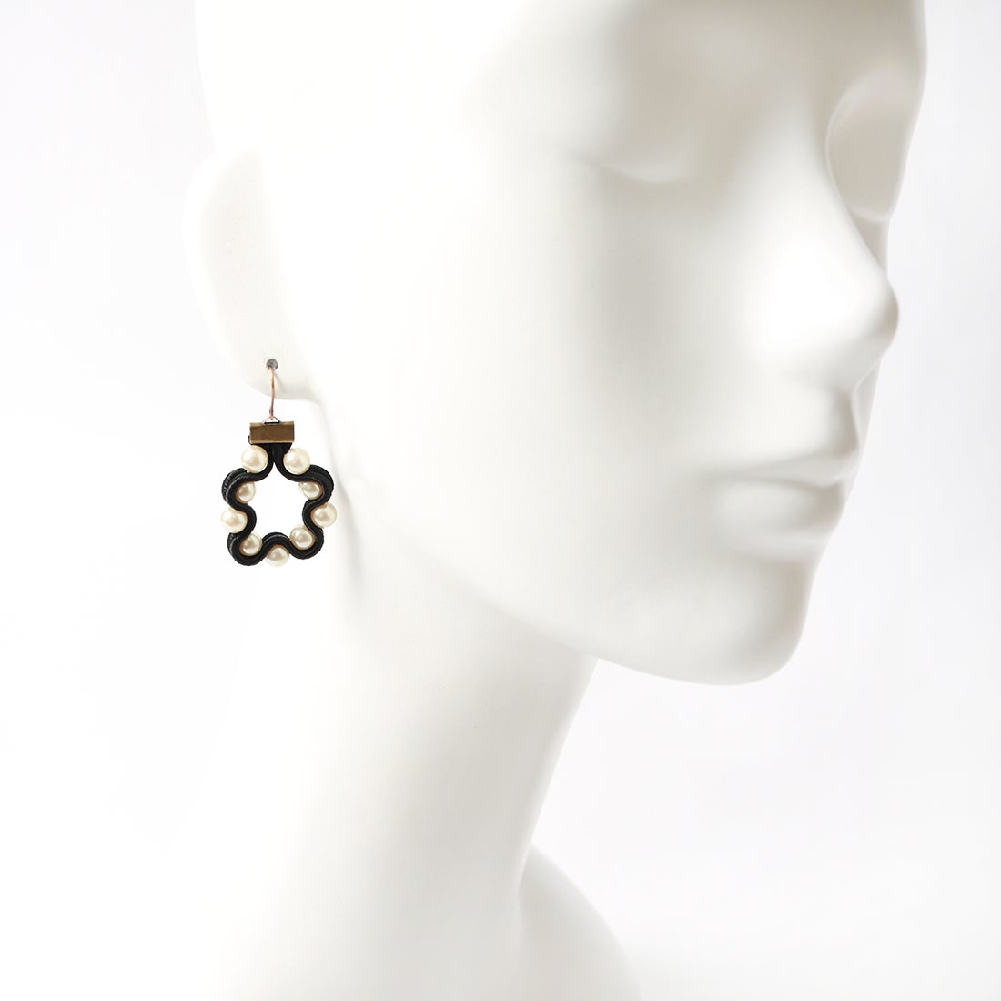 STELLA CIFFON [ステラシフォン] 樹脂パールラウンドピアス [AST-P71] 80 BLACK