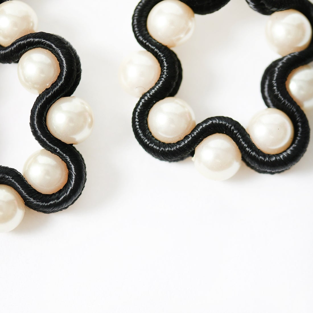 STELLA CIFFON [ステラシフォン] 樹脂パールラウンドピアス [AST-P71] 80 BLACK